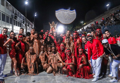 Viradouro invoca povo de Niterói para homenagear santa africana em ensaio técnico do Rio Carnaval 2023